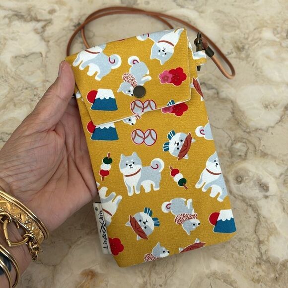NWOT Linder Chin Cats Printed Cotton & Leather Crossbody Phone Case - Picture 2 of 6